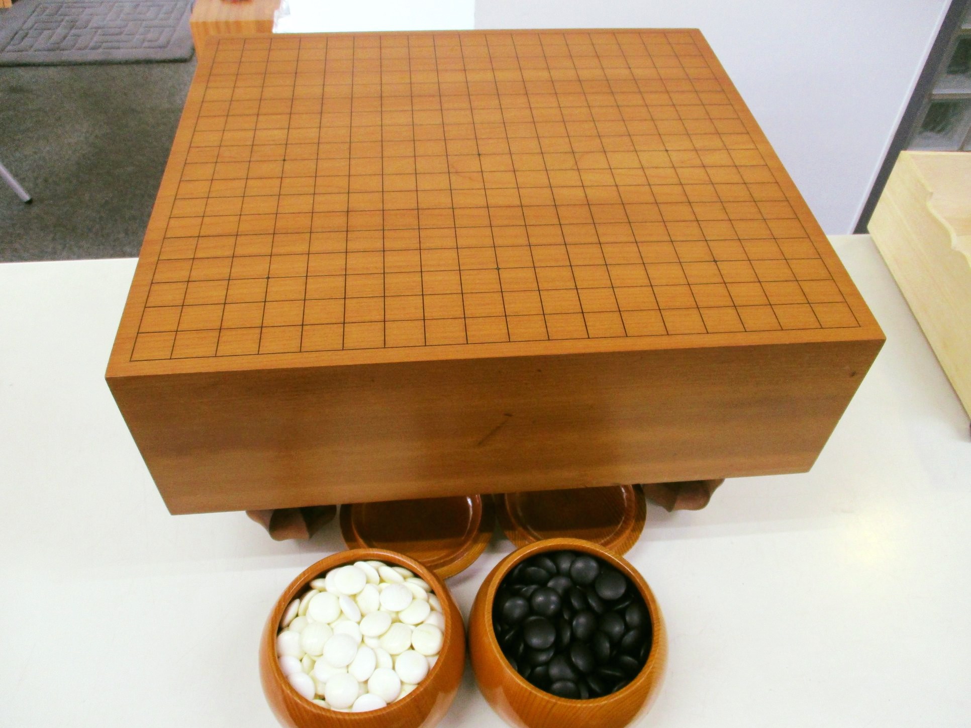 おたからや洛西店です♪
 お家の中で邪魔者扱いされてる可哀想な碁盤、将棋…